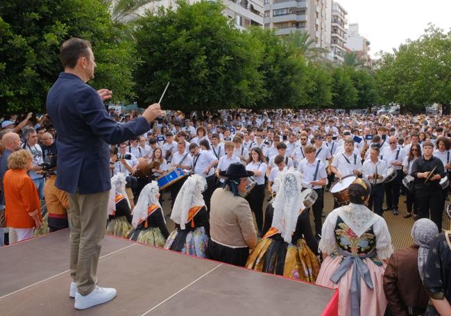 Miguel Ángel Mas Mataix conducts the 'Inici de la Festa'.