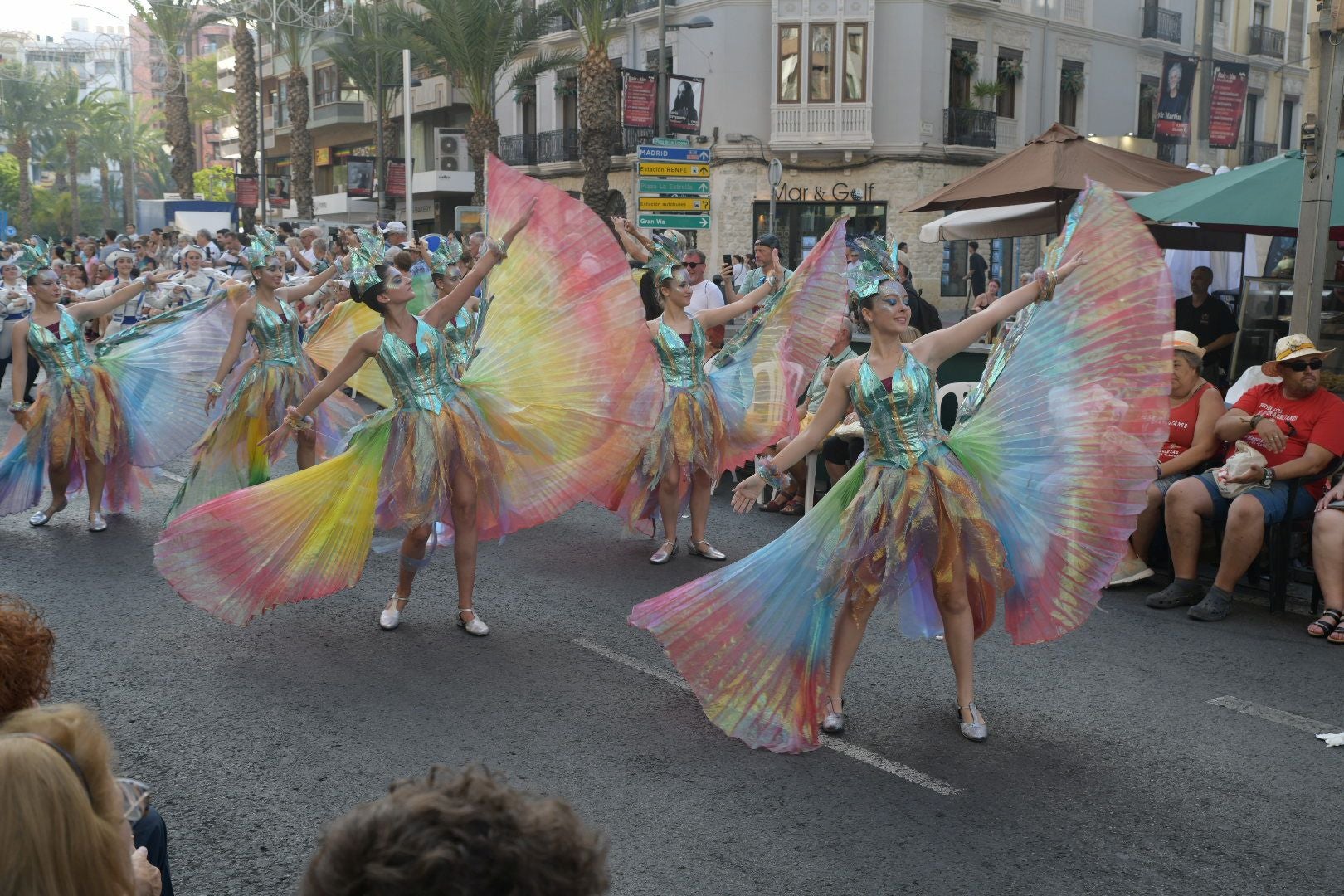 La música del mundo llega a Alicante en el desfile internacional de las Hogueras 2025