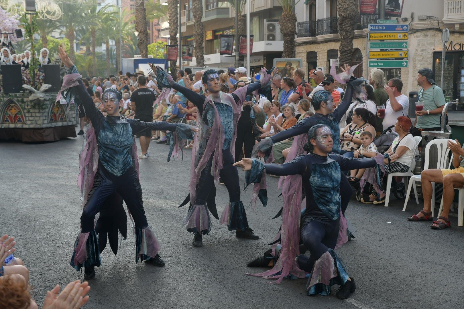 La música del mundo llega a Alicante en el desfile internacional de las Hogueras 2025