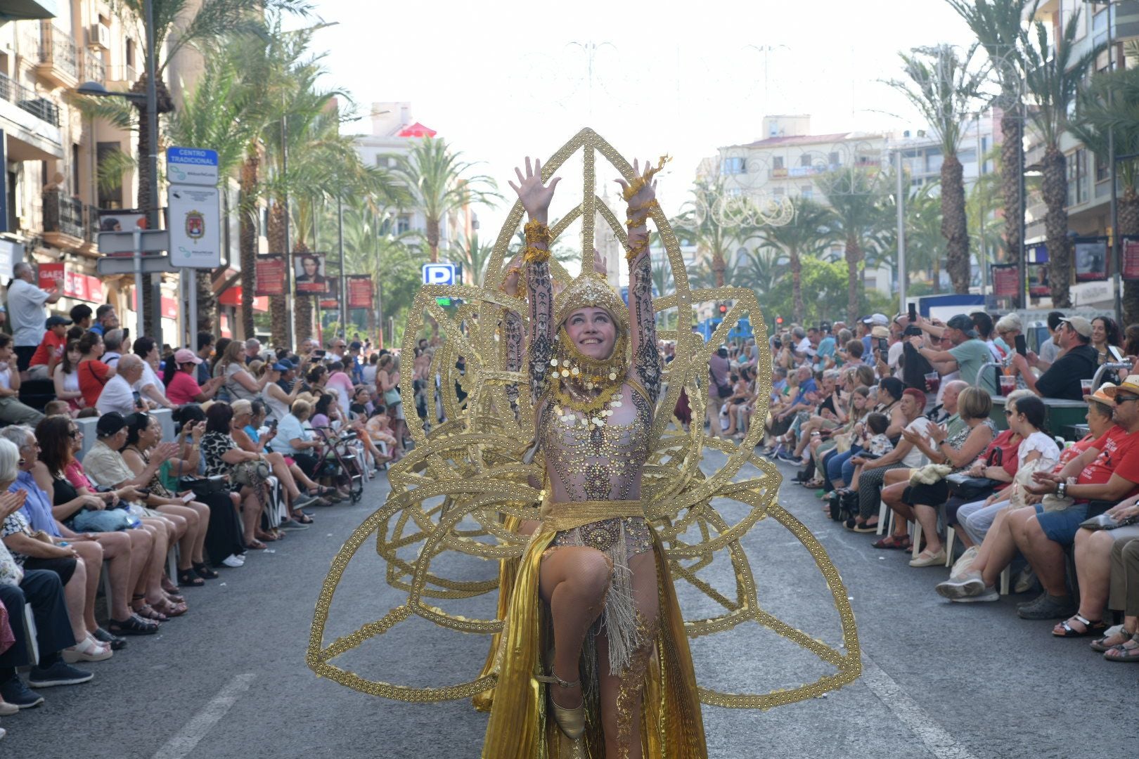 La música del mundo llega a Alicante en el desfile internacional de las Hogueras 2025