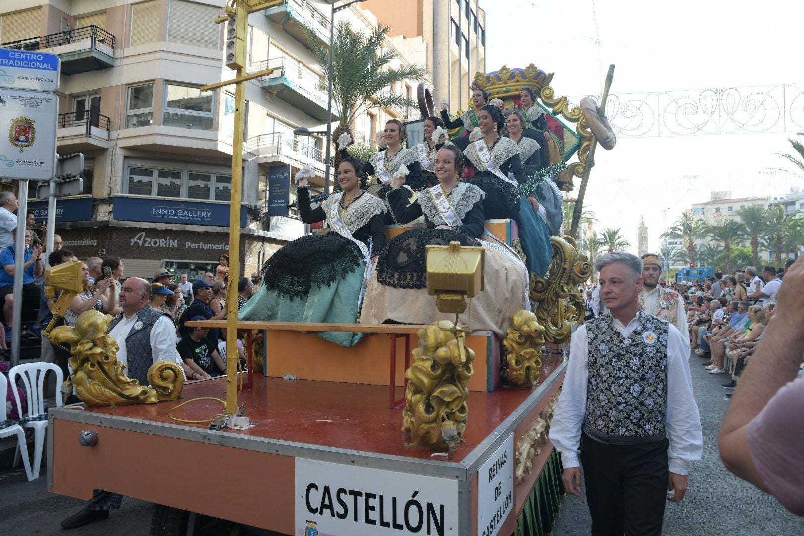 La música del mundo llega a Alicante en el desfile internacional de las Hogueras 2025