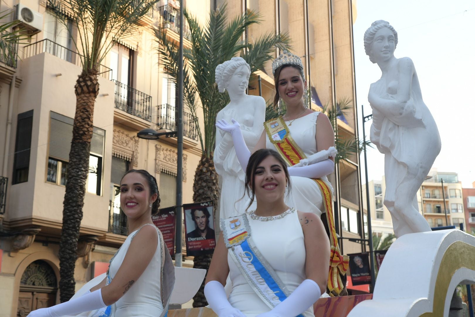 La música del mundo llega a Alicante en el desfile internacional de las Hogueras 2025