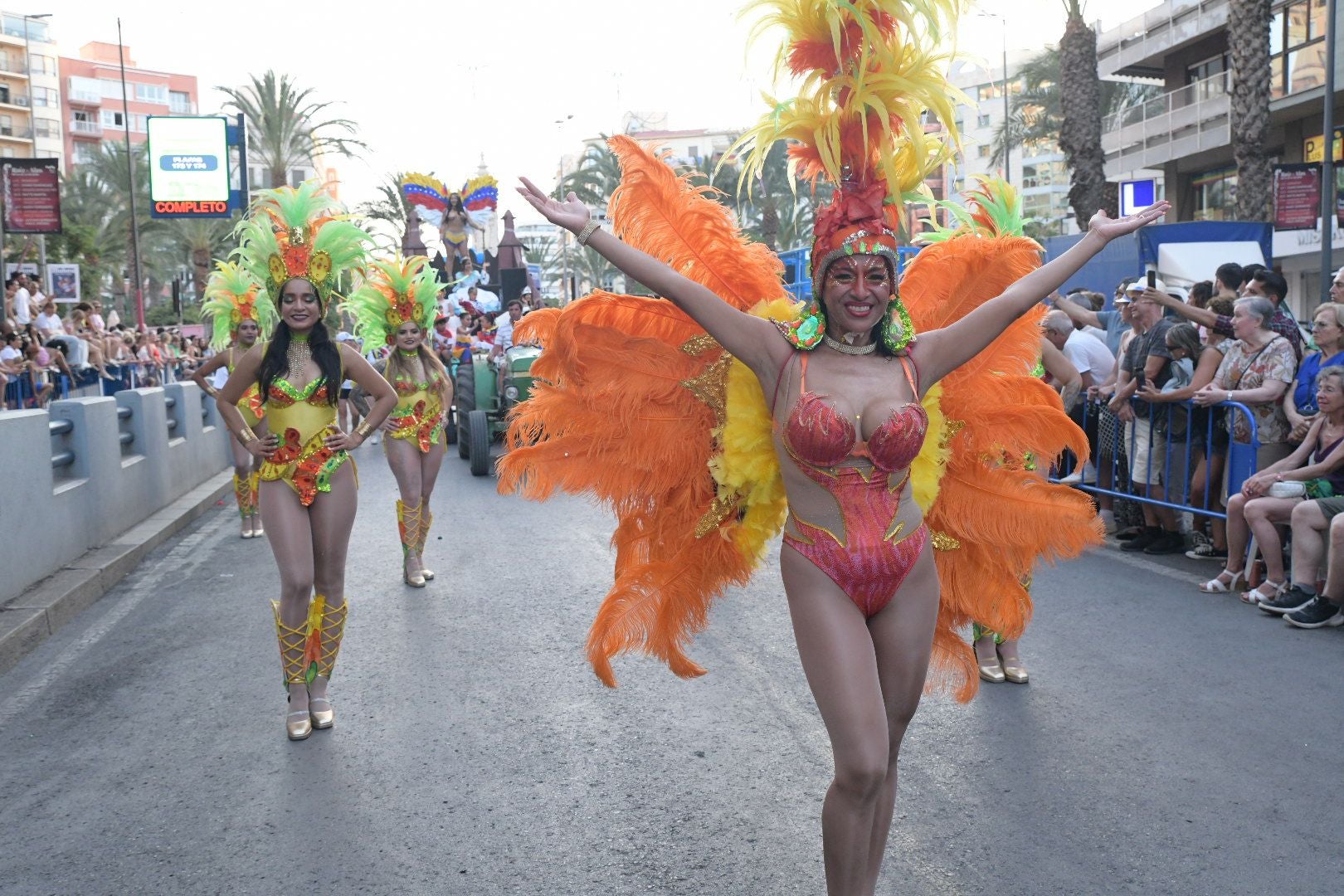 La música del mundo llega a Alicante en el desfile internacional de las Hogueras 2025