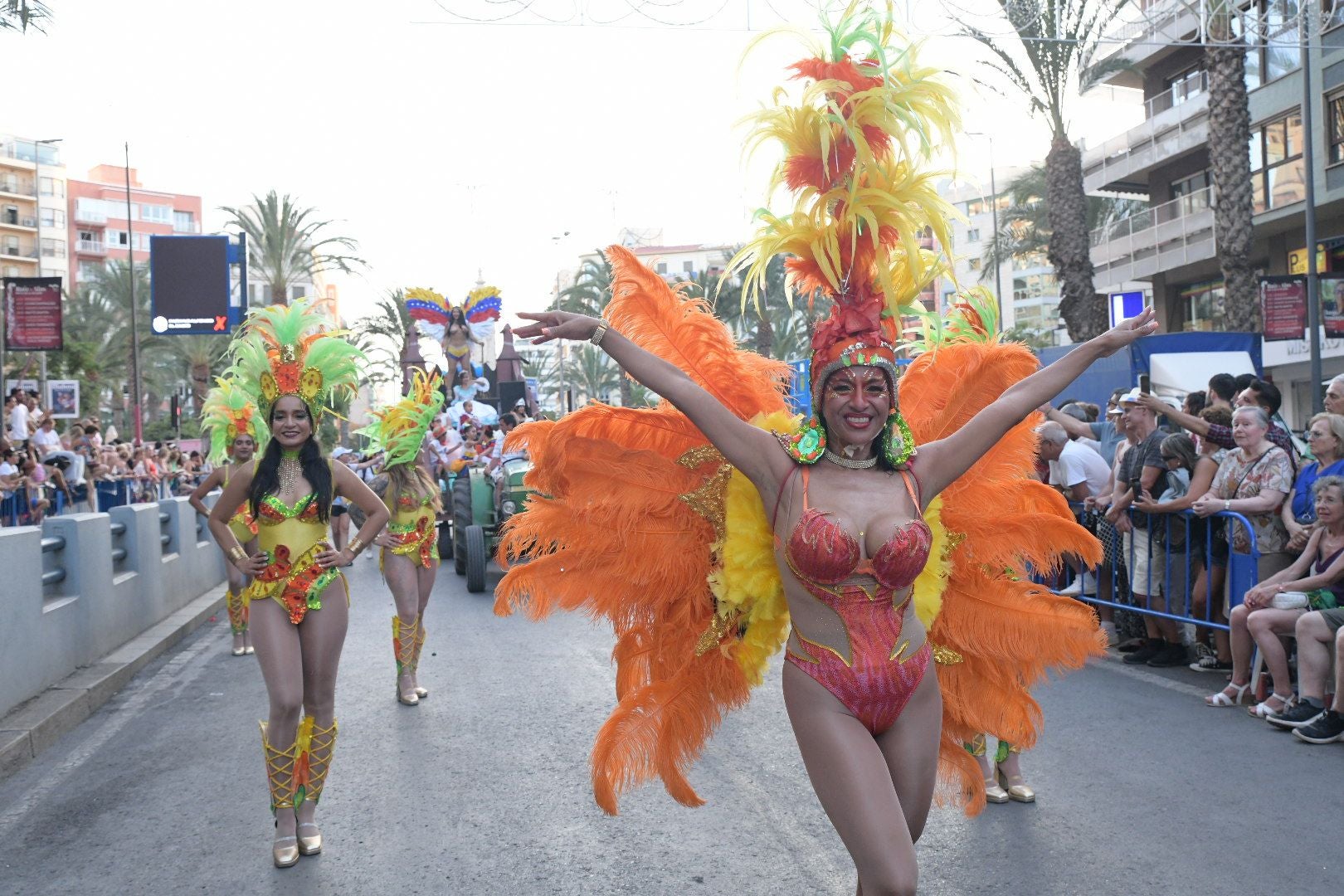 La música del mundo llega a Alicante en el desfile internacional de las Hogueras 2025