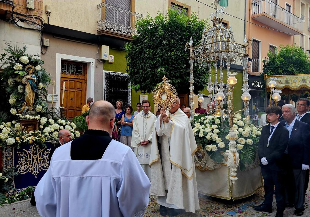 Procesión del Corpus por las calles de Villajoyosa.