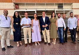 Toni Pérez y Ruth Merino junto a miembros de la corporación municipal