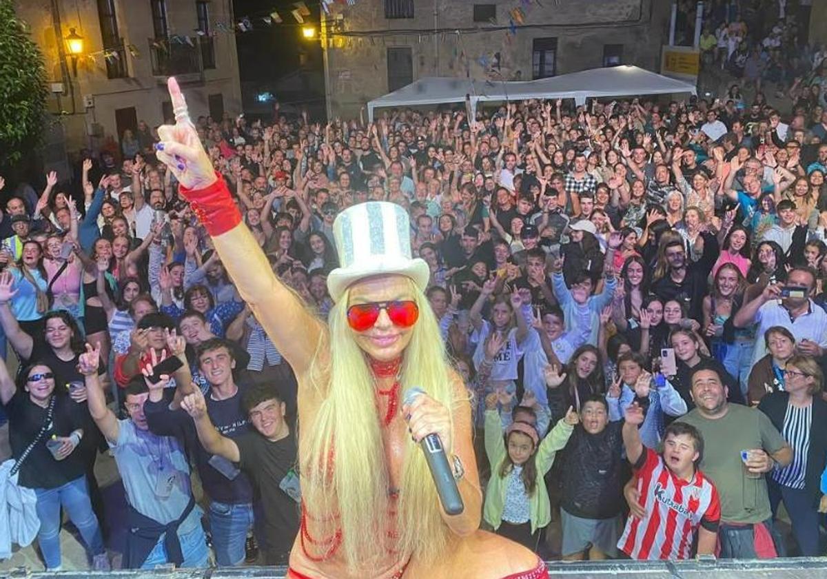 Leticia Sabater at a concert.