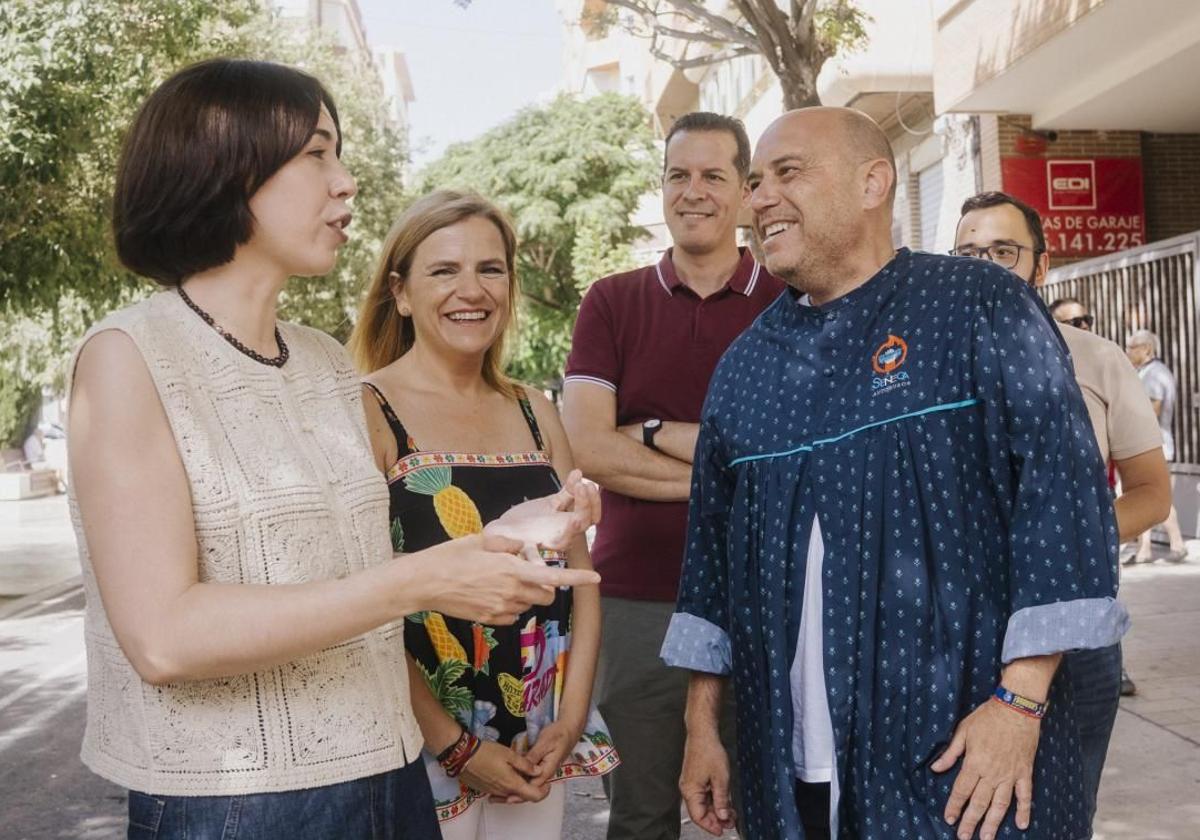 Diana Morant, with Pilar Bernabé and Rubén Alfaro, alongside former mayor Gabriel Echávarri.