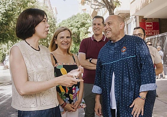 Diana Morant, con Pilar Bernabé y Rubén Alfaro, con el exalcalde Gabriel Echávarri.