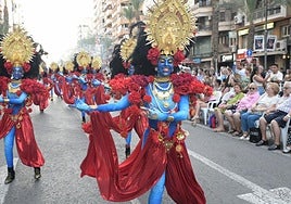 La música del mundo llega a Alicante en el desfile internacional de las Hogueras 2025