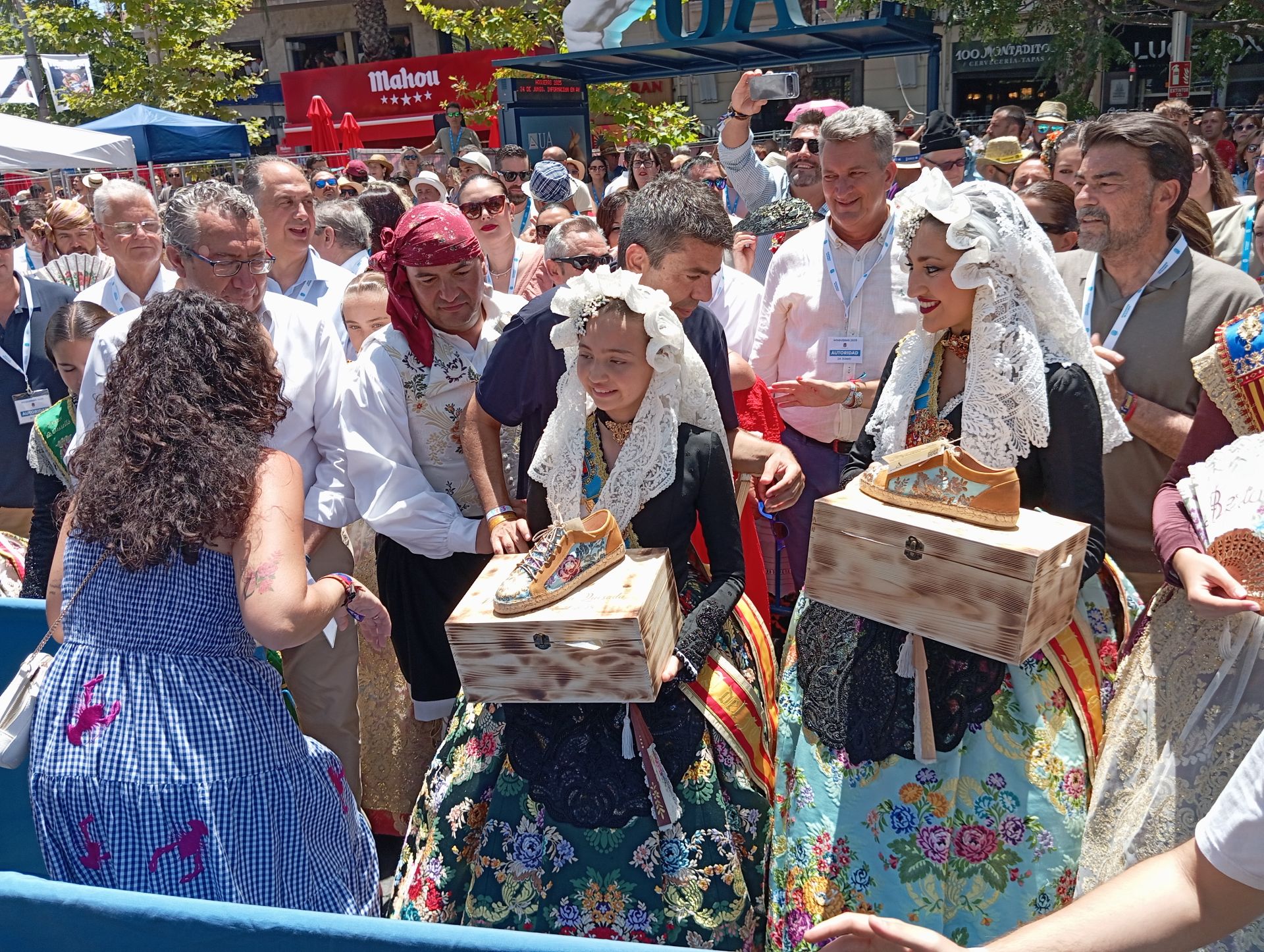 Emoción por todos los poros en la última mascletà de las Hogueras 2025