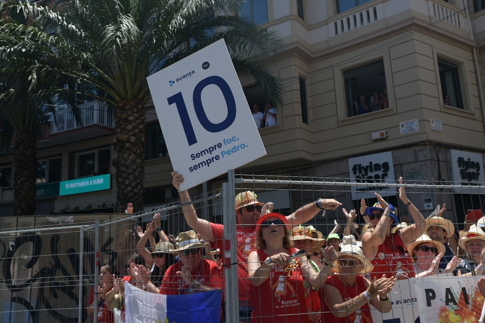 Emoción por todos los poros en la última mascletà de las Hogueras 2025