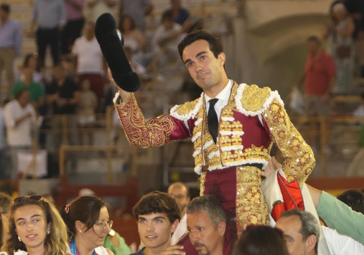 Tomás Rufo is carried on shoulders from the arena in the fourth grand exit of the Hogueras fair.