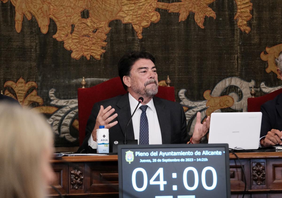 Luis Barcala, during a session at Alicante City Council.