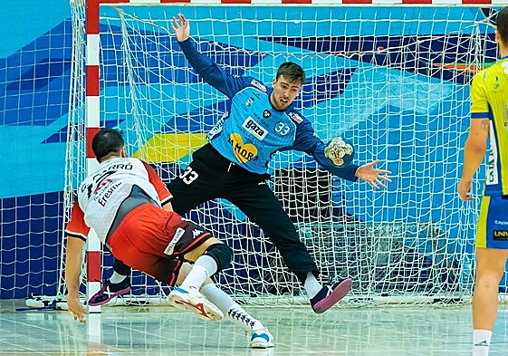 David Mach será el portero del Balonmano Servigroup Benidorm la próxima temporada