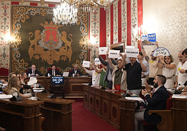 Protesta de la oposición de izquierdas en la aprobación de la declaración sobre el valenciano.