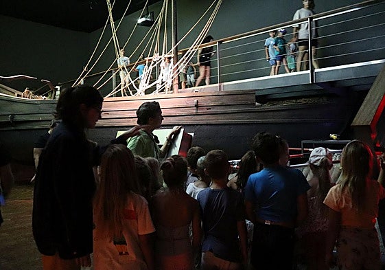 Niños disfrutan de la escuela de verano del MARQ.