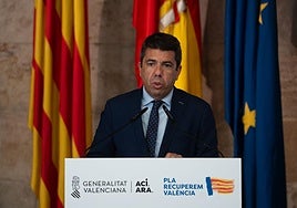 El president Carlos Mazón durante una comparecencia en el Palau de la Generalitat.
