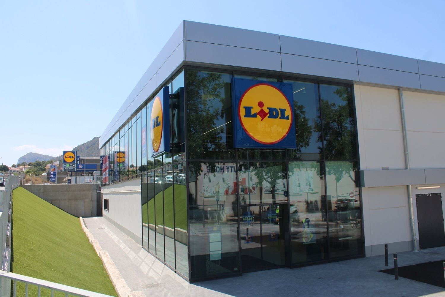 New Lidl supermarket.