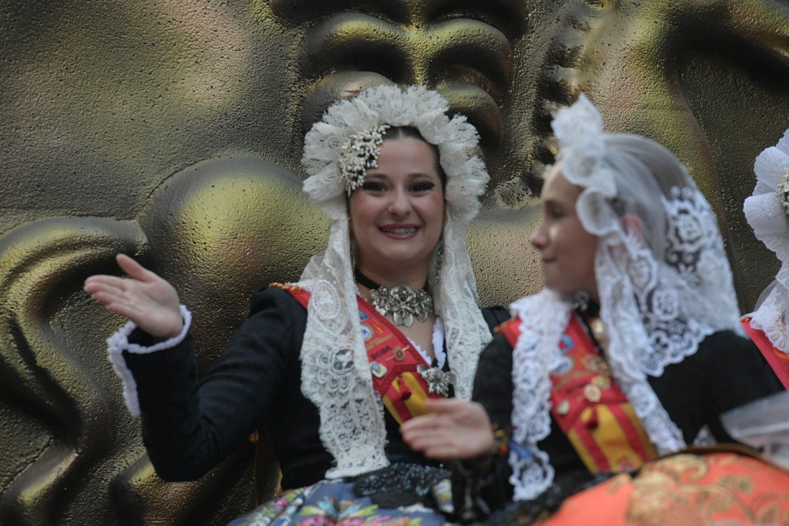 El Coso Multicolor pone fin a las Hogueras de Alicante 2025