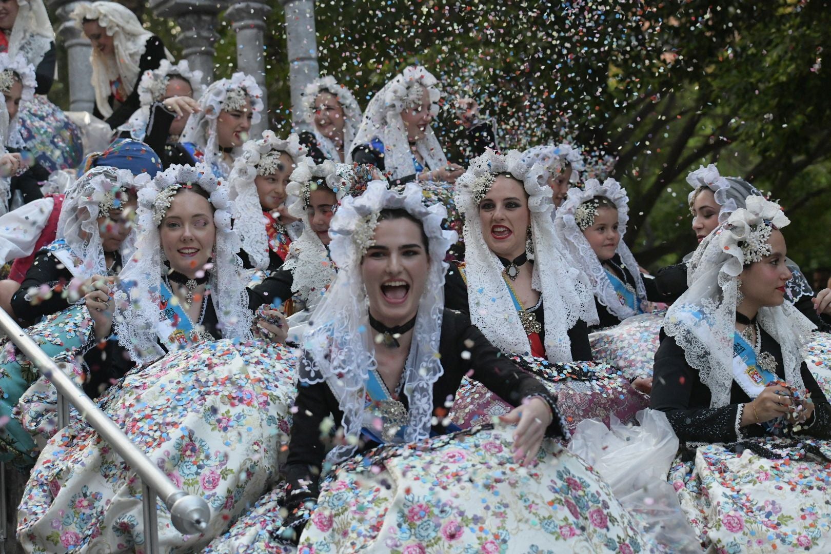 El Coso Multicolor pone fin a las Hogueras de Alicante 2025