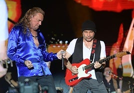 Fher y Sergio Vallín, cantante y guitarrista de Maná, durante su actuación en Alicante este sábafdo