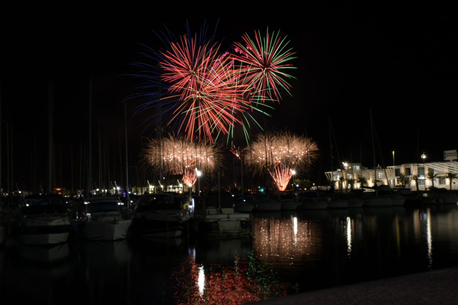 Hermanos Sirvent culmina el concurso de fuegos artificiales de Alicante