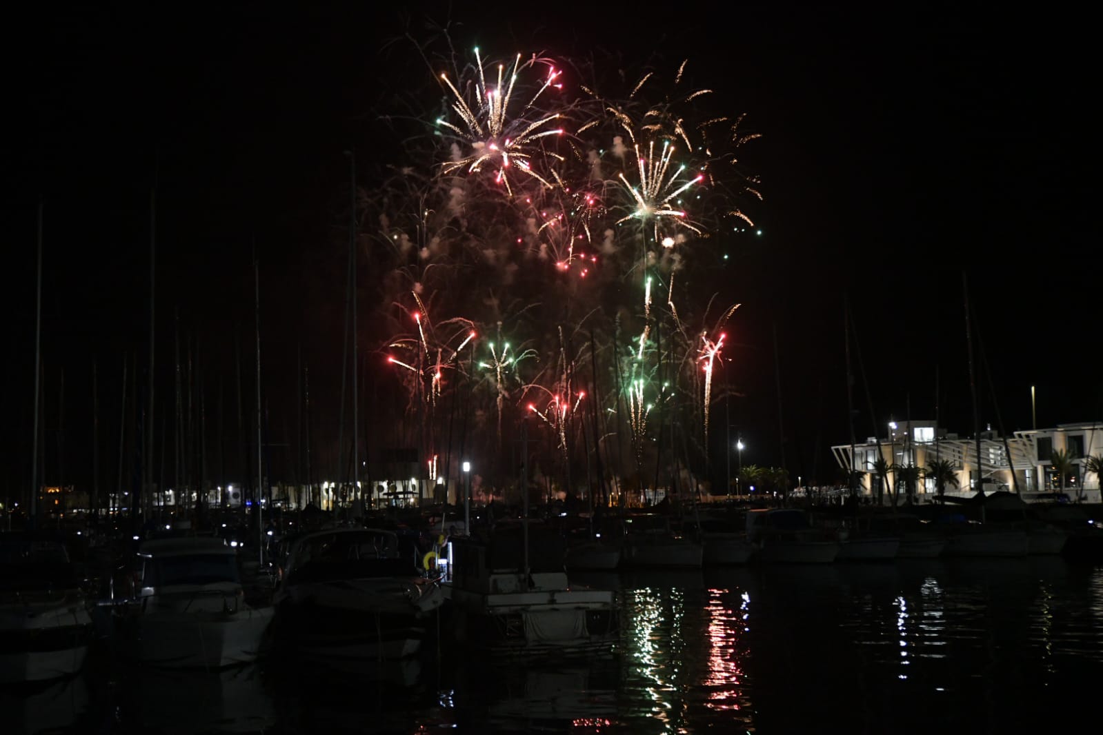 Hermanos Sirvent culmina el concurso de fuegos artificiales de Alicante