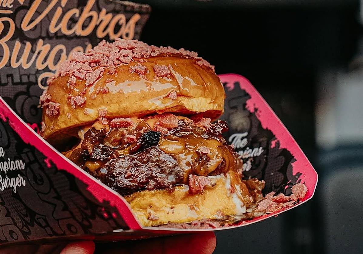 'Multiorgásmica X3' en The Champions Burger.