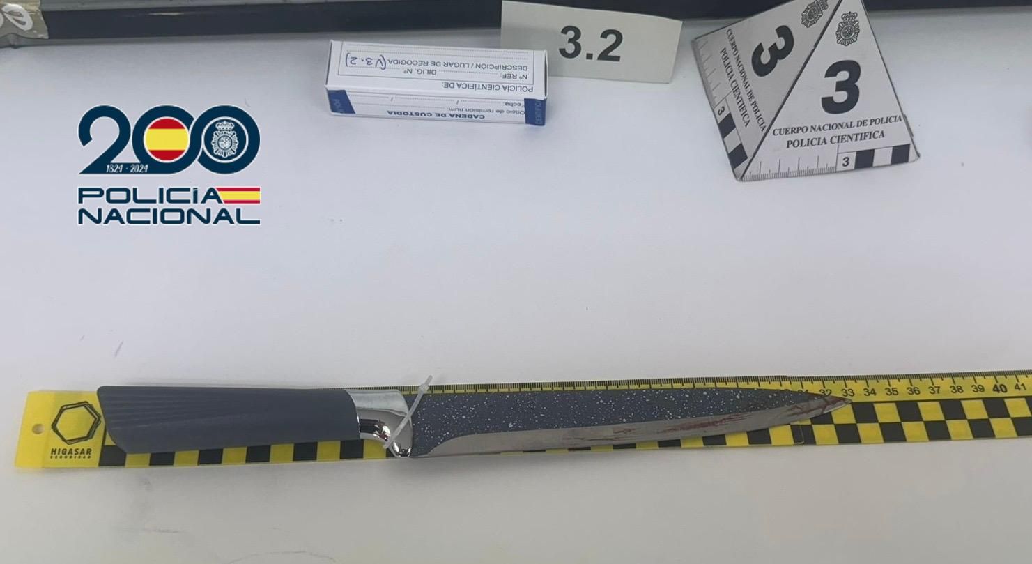 Imagen principal - Man arrested for stabbing another man to death in broad daylight in Elche