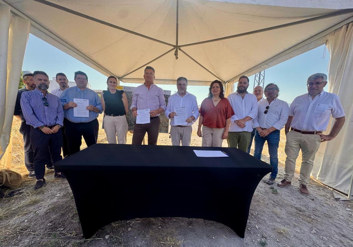 Reunión en Villena entre el conseller y cargos públicos.