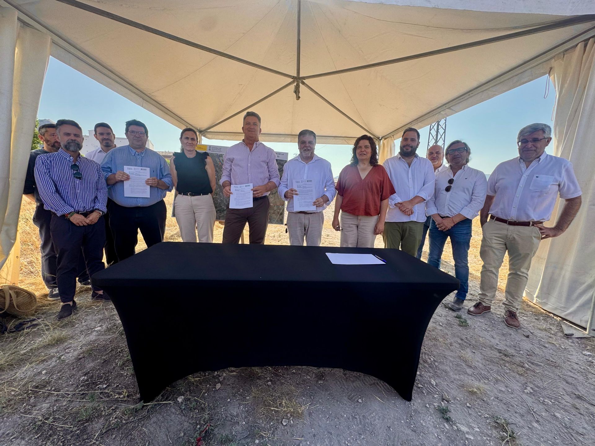 Meeting in Villena between the minister and public officials.
