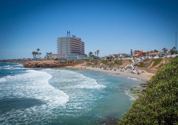 Reabre al baño una playa de un municipio de Alicante cerrada por contaminación y vertidos