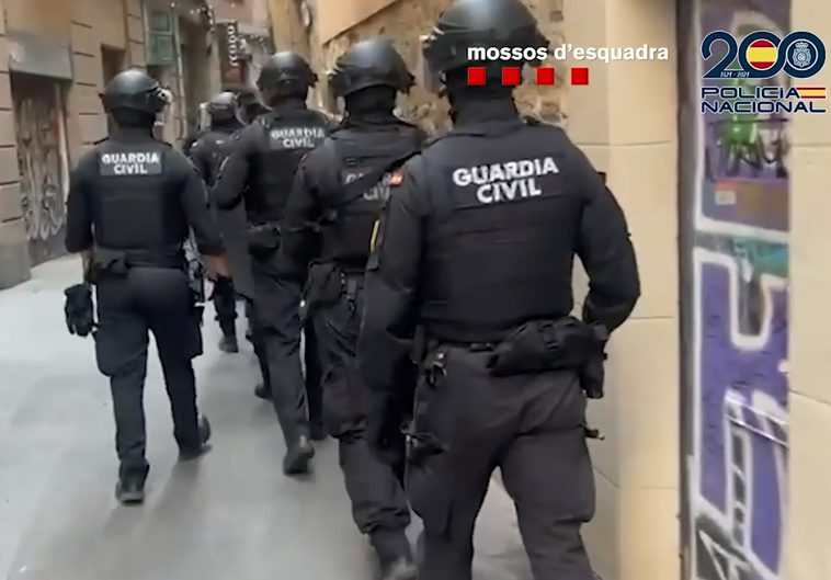 Imágenes de la operación policial que ha permitido desarticular la red criminal.