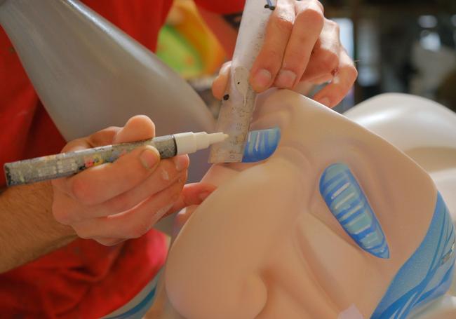 Detalles de pintura en ninot.