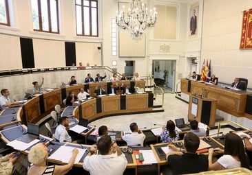 El PP de la Diputación defiende el valenciano en la ciudad de Alicante mientras el Ayuntamiento lo rechaza