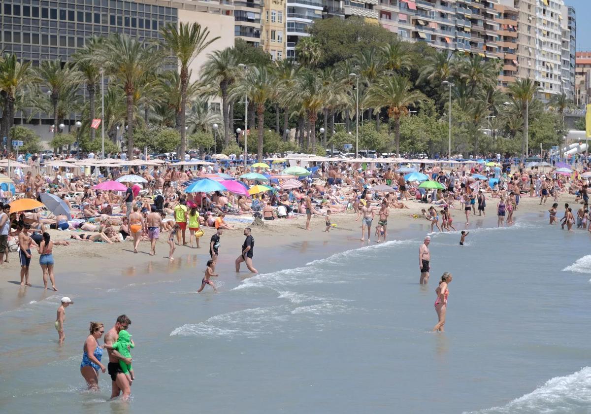 El Postiguet beach bustling with activity.