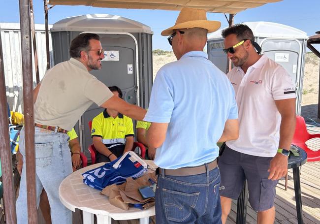 Pablo Ruz durante la visita a las playas