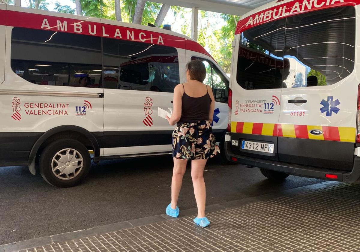 Olga abandona el hospital en ambulancia.
