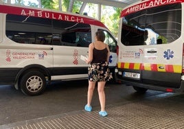 Olga abandona el hospital en ambulancia.