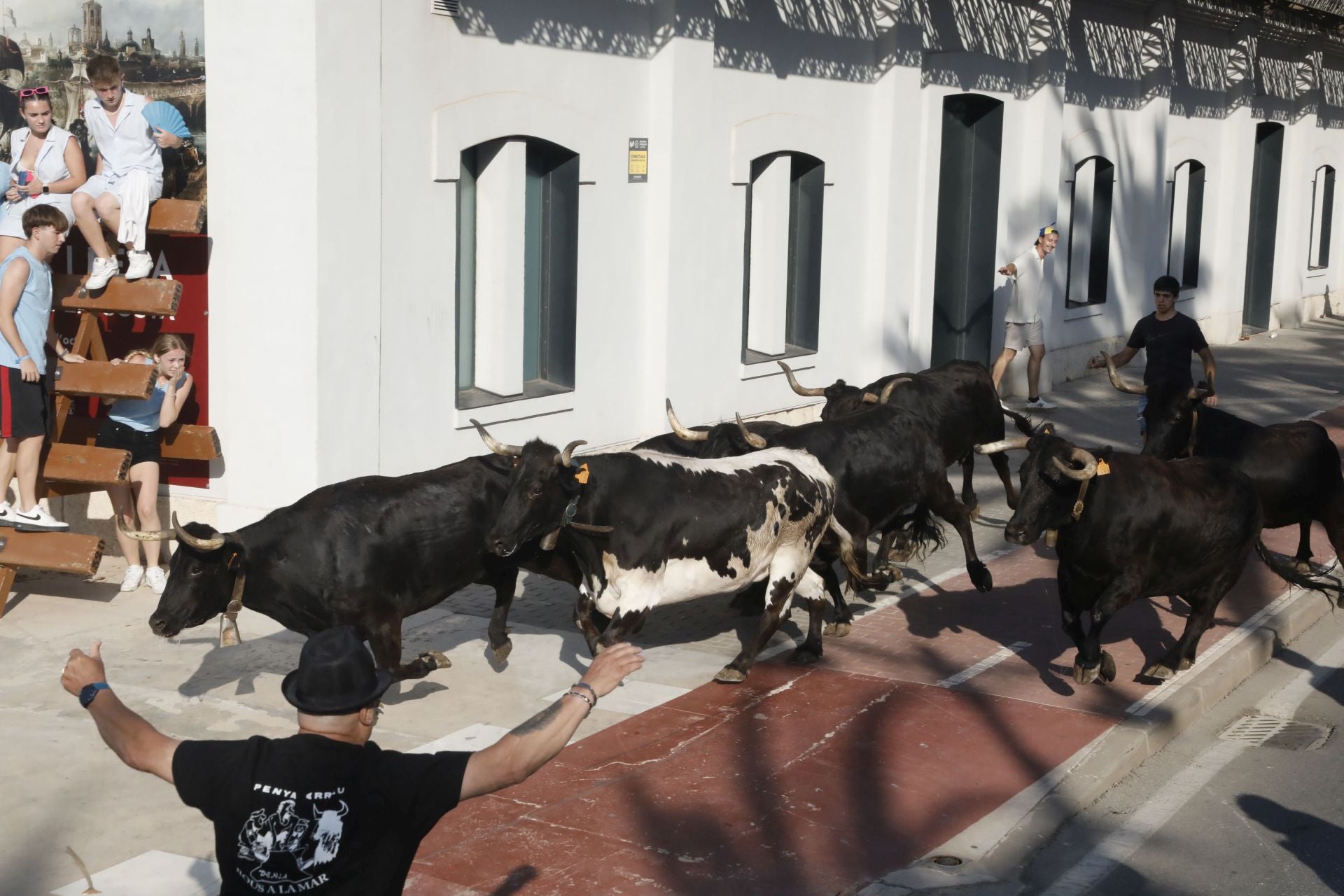 Así ha sido la entrada y primera sesión de &#039;bous a la mar&#039; en Dénia