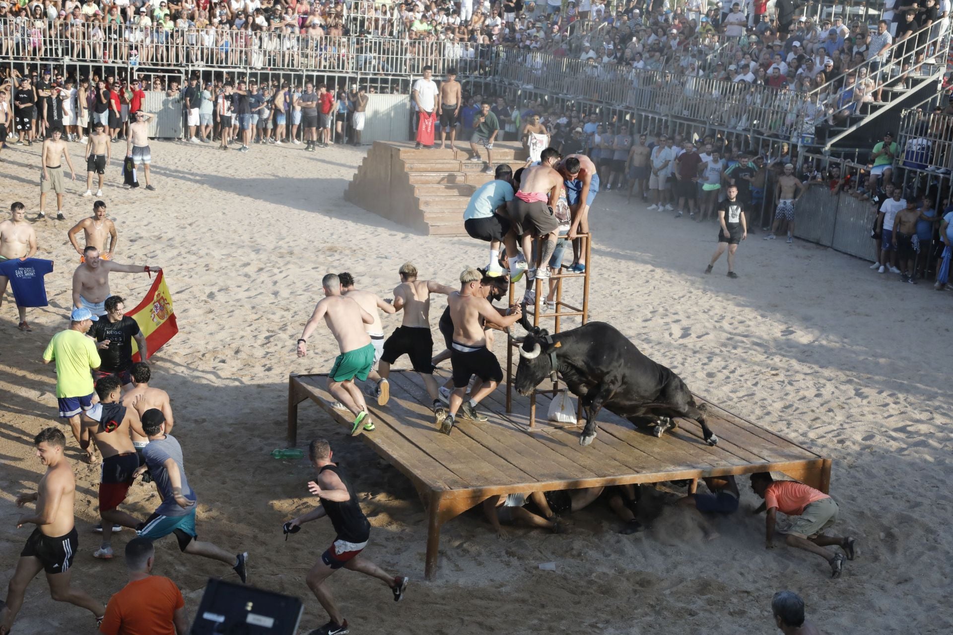 Así ha sido la entrada y primera sesión de &#039;bous a la mar&#039; en Dénia
