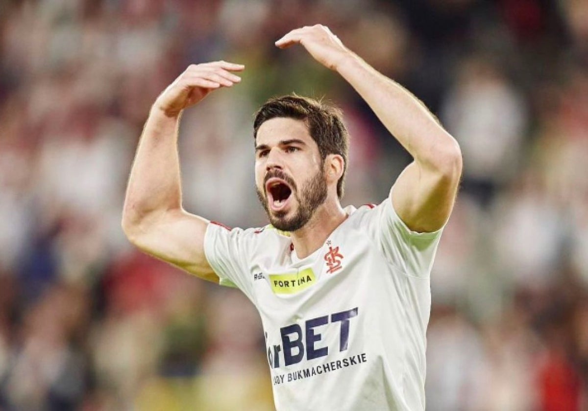 Nacho Monsalve has been chosen to lead the centre of Hercules' defence.
