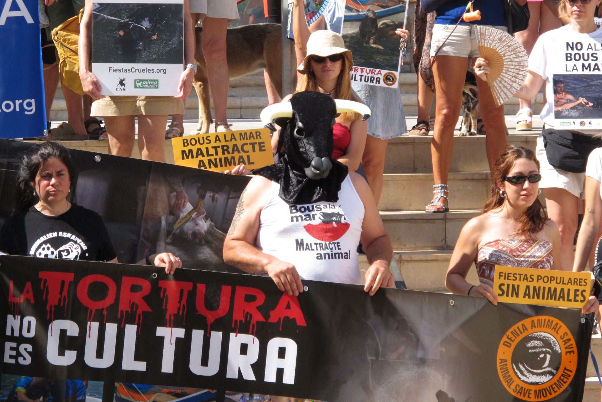 Protestas en Dénia contra els 'Bous a la mar'