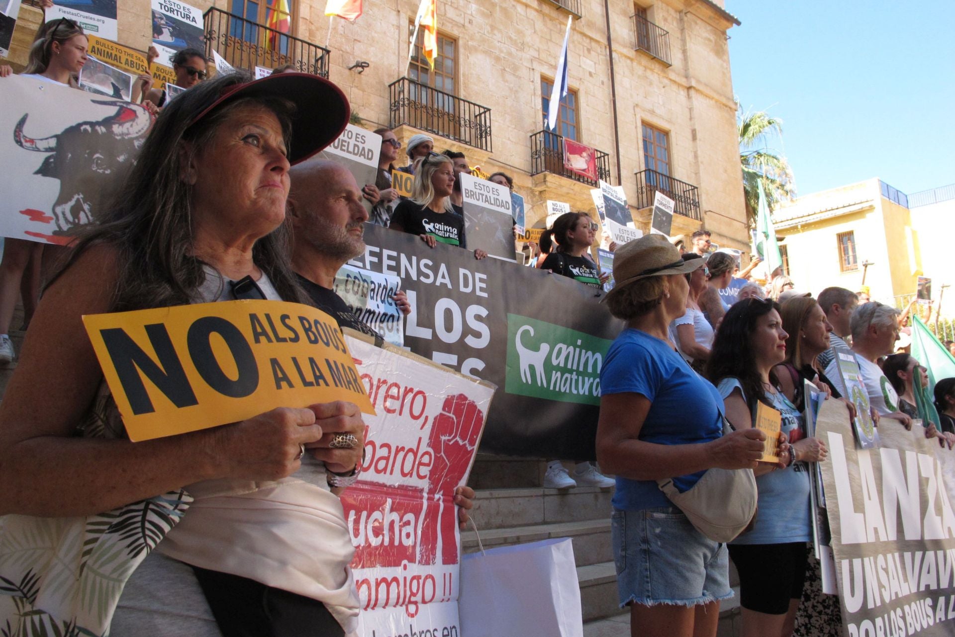 Protestas en Dénia contra els 'Bous a la mar'