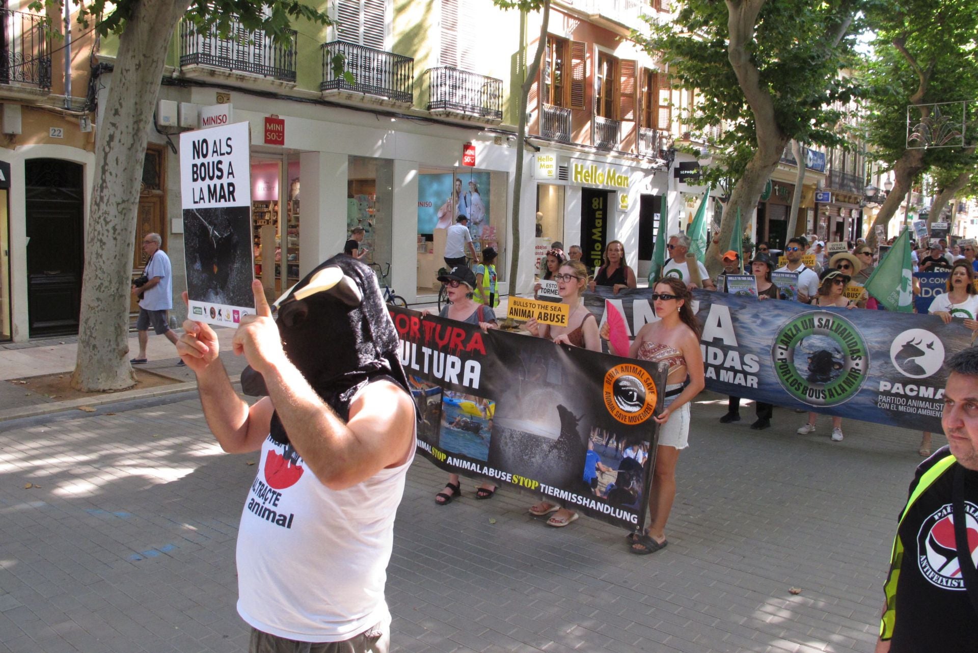 Protestas en Dénia contra els 'Bous a la mar'