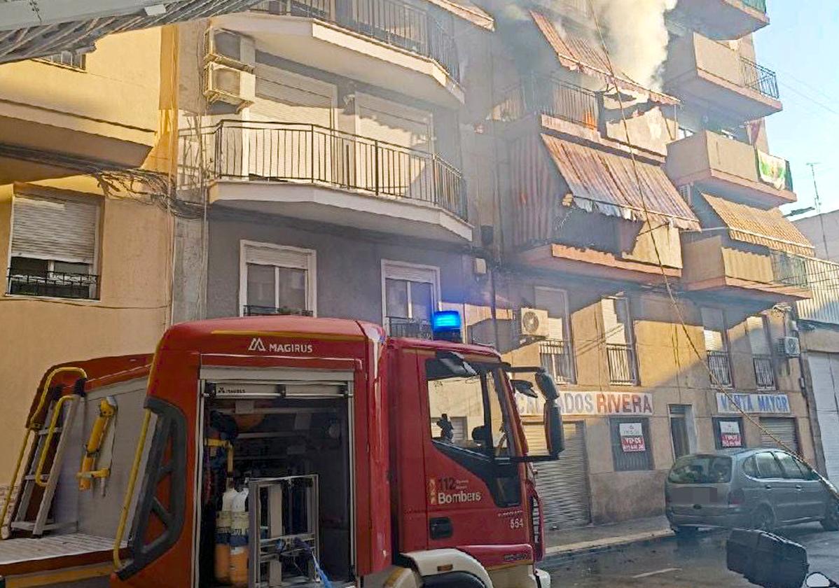 Vivienda de Elche donde se ha producido el incendio.