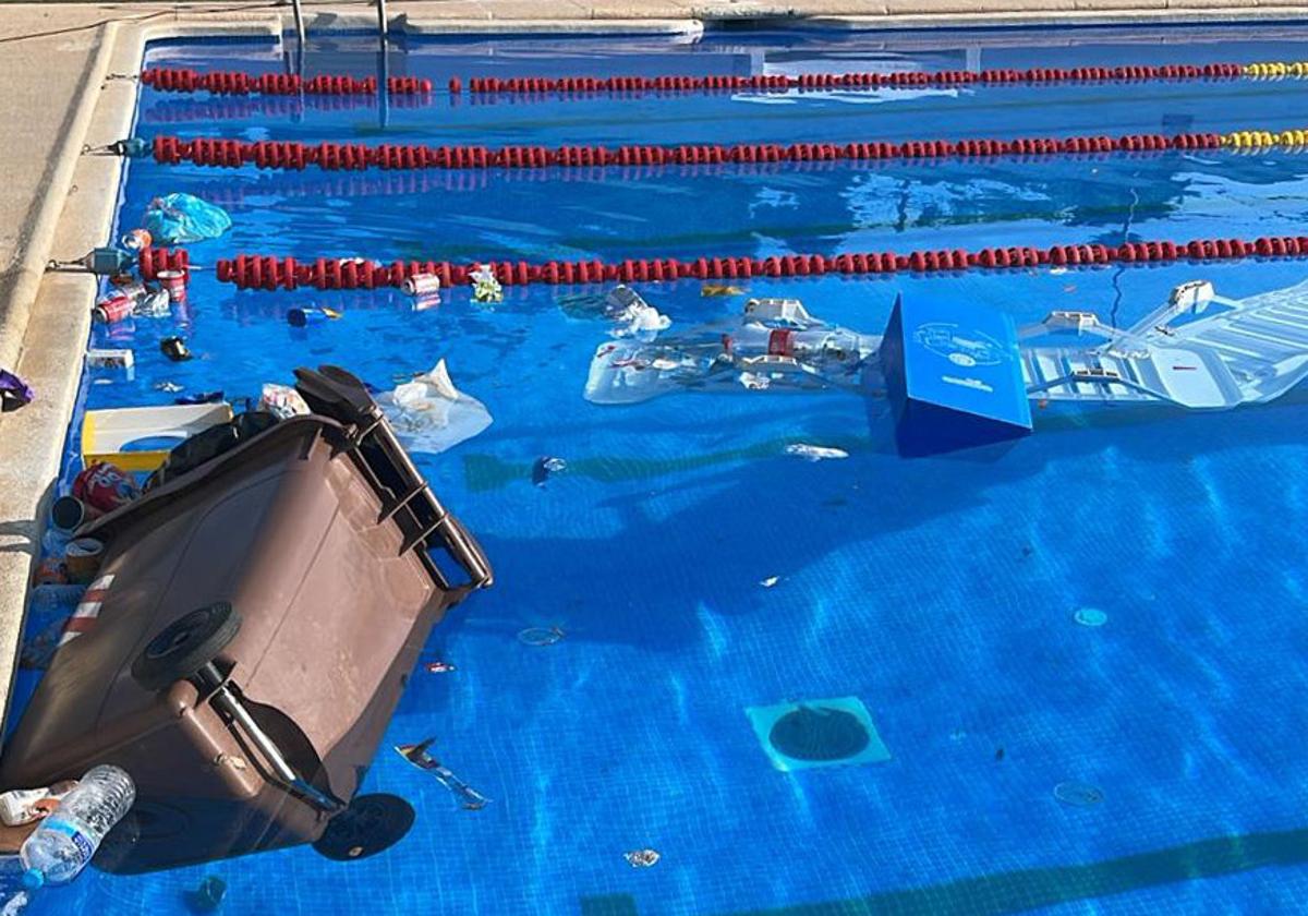 The state of the pool after the vandalism acts.