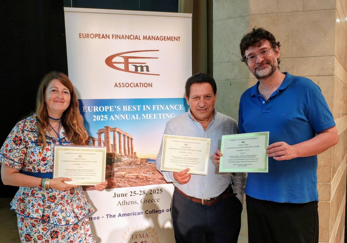 Antonio Rubia y Marina Balboa, premiados con el premio 'GARP Risk Management Award'.