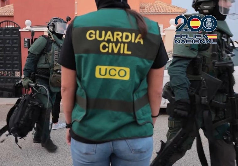 Images from the joint operation by the UCO and the National Police.